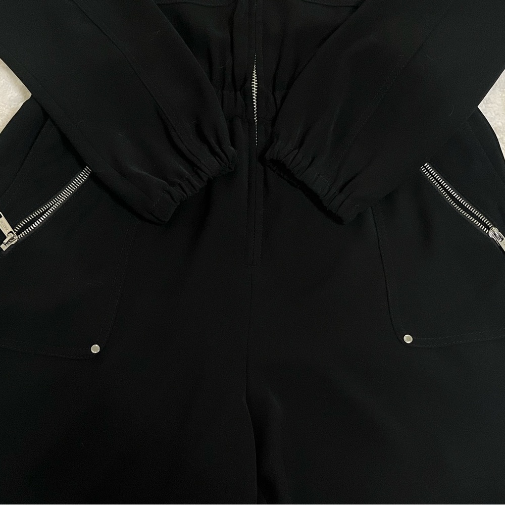 Women’s MICHAEL MICHAEL KORS Cady Utility Jumpsuit in Black • Large - Picture 4 of 16